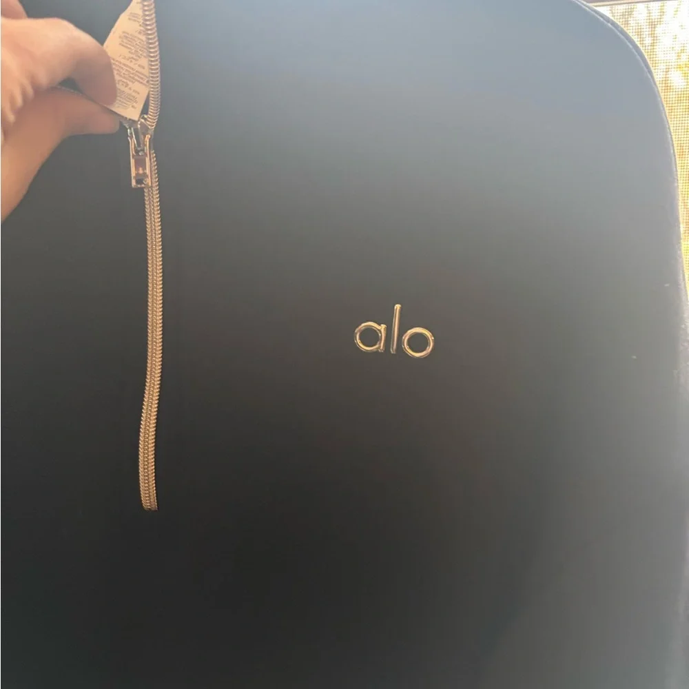 ALO Yoga Black Accolade 1/4 Zip Pullover - Picture 4 of 4